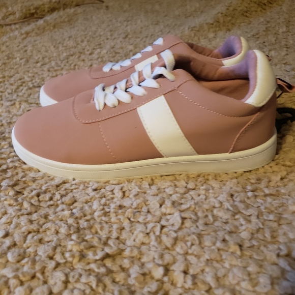NWT! WOMEN'S FASHION SNEAKERS BLUSH PINK WHITE SIZE 9 - Picture 1 of 5